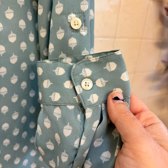 LOFT Blue Acorn Pattern Button Long Sleeves Size Small Cottagecore Grannycore - Picture 4 of 11